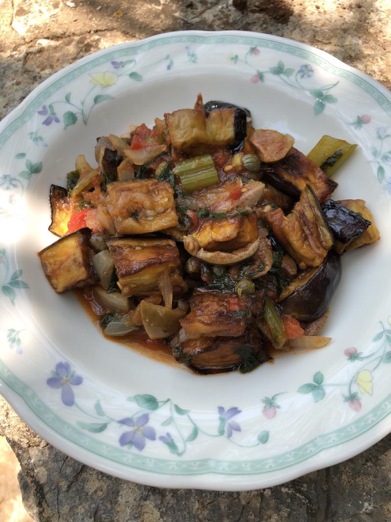 Délicieuse caponata préparée par les propriétaires